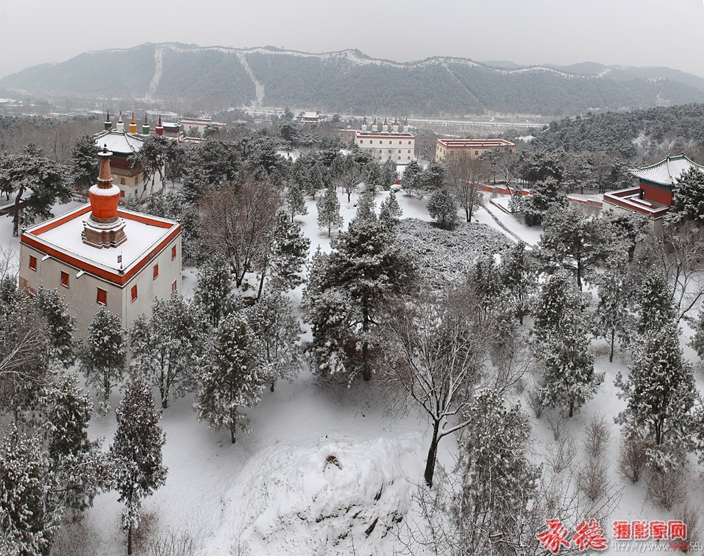 古刹初雪            光影留痕