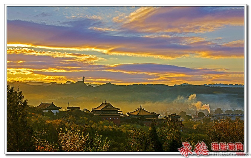 古寺迎朝霞           雨石